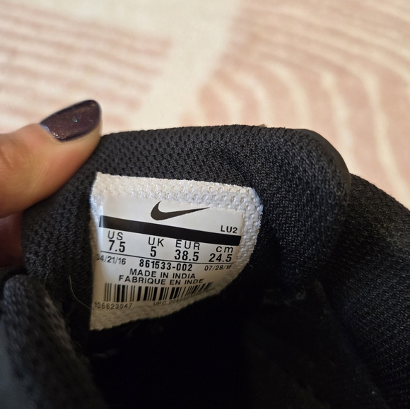 Nike Women's Court Borough Low Sneaker | 7.5 - Picture 8 of 14